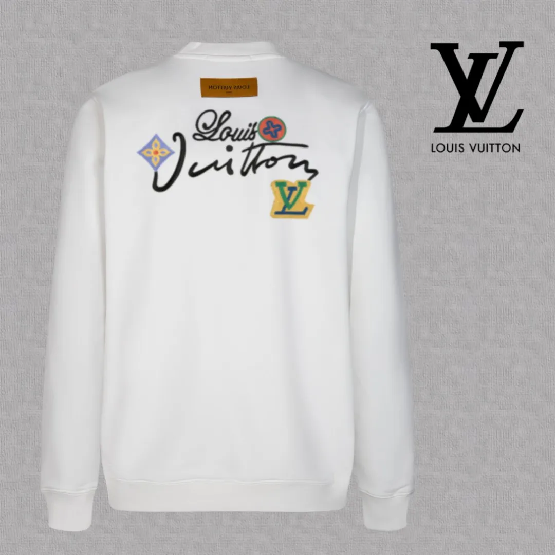 🅿️250 hot style on the shelves🔥❗ 💫〖Louis Vuitton LV〗 Fashionable round neck sweatshirt, casually matched with various styles, it is perfectly handsome😎The whole dress is made of double waistcoats, which makes the whole dress more three-dimensional. Not ordinary factories can do such fine work. The 2025 spring style counters are on sale, exquisite round neck terry sweatshirt, high-end double-strand pure cotton Customized drawstring ribs are dyed in the same vat and are complete with three standards. The chest craftsmanship adopts a simple and elegant pattern on the chest, which is easy to control for any age group! Fit and comfortable! Customized thickened 440g terry sweatshirt fabric, soft and comfortable to the touch, with a three-dimensional shape! 🙌🏻 It’s also very breathable, so it’s a versatile style that can be worn with any outfit! ✔Color: Black White Apricot Size: S M L XL 2XL